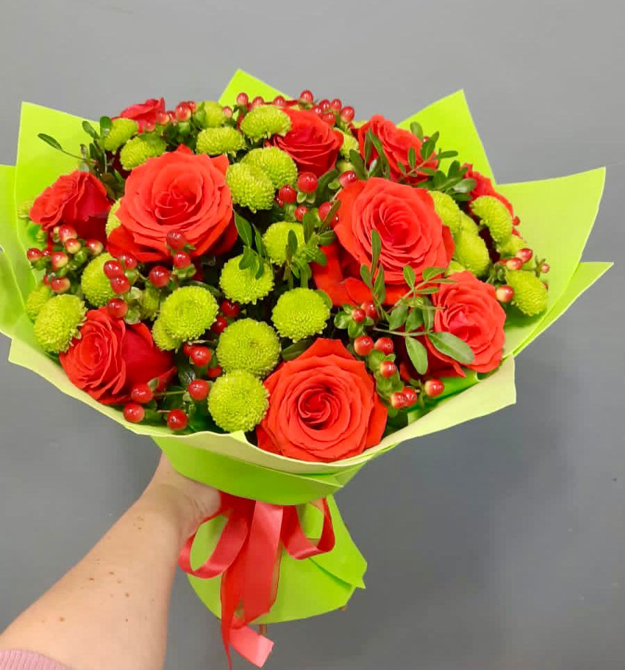 Букет цветов из: Хризантемы и Розы в Зубовой Поляне