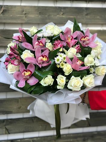 Букет цветов из: Розы и Хризантемы в Зубовой Поляне