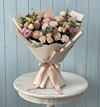 Букет цветов из:  Розы и Лизиантусы в Зубовой Поляне