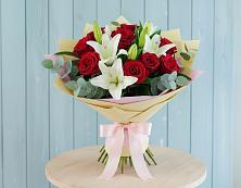 Букет цветов из:  Лилии и Розы в Зубовой Поляне