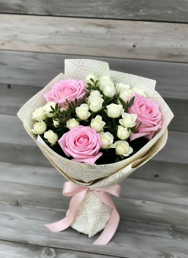 Букет цветов из: Розы в Зубовой Поляне