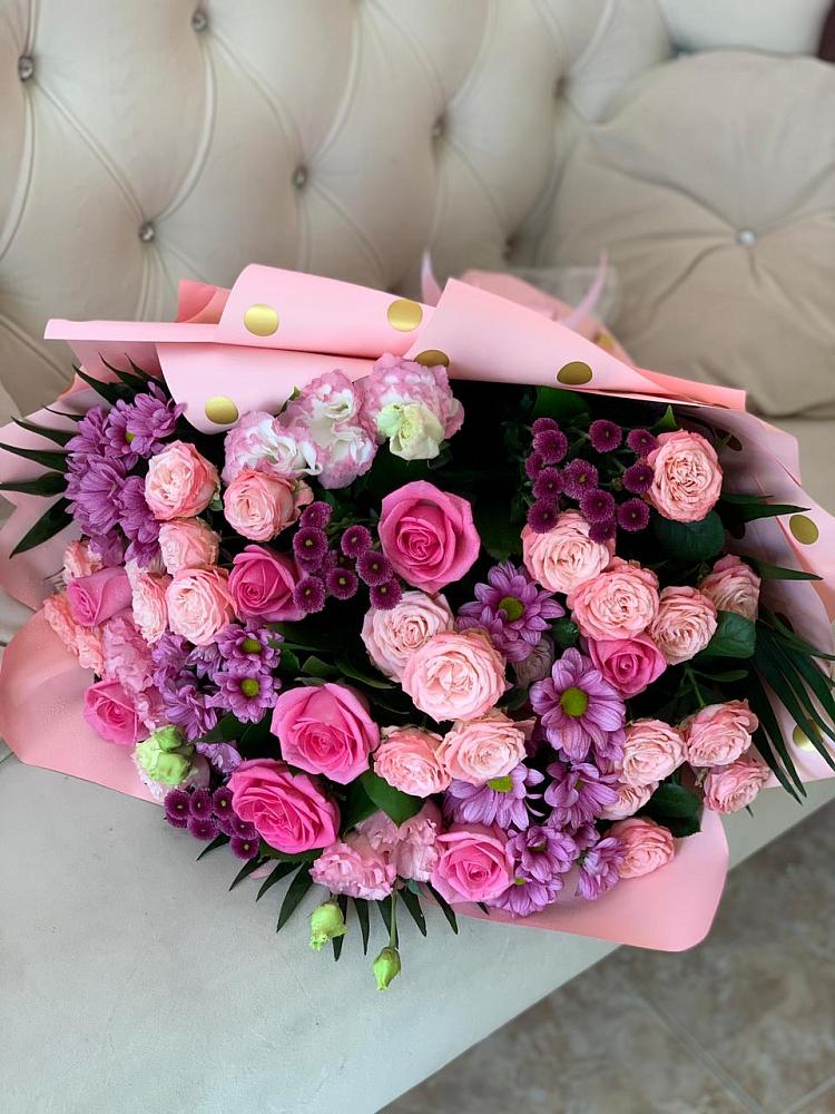 Букет цветов из: Хризантемы, Розы и Лизиантусы в Зубовой Поляне