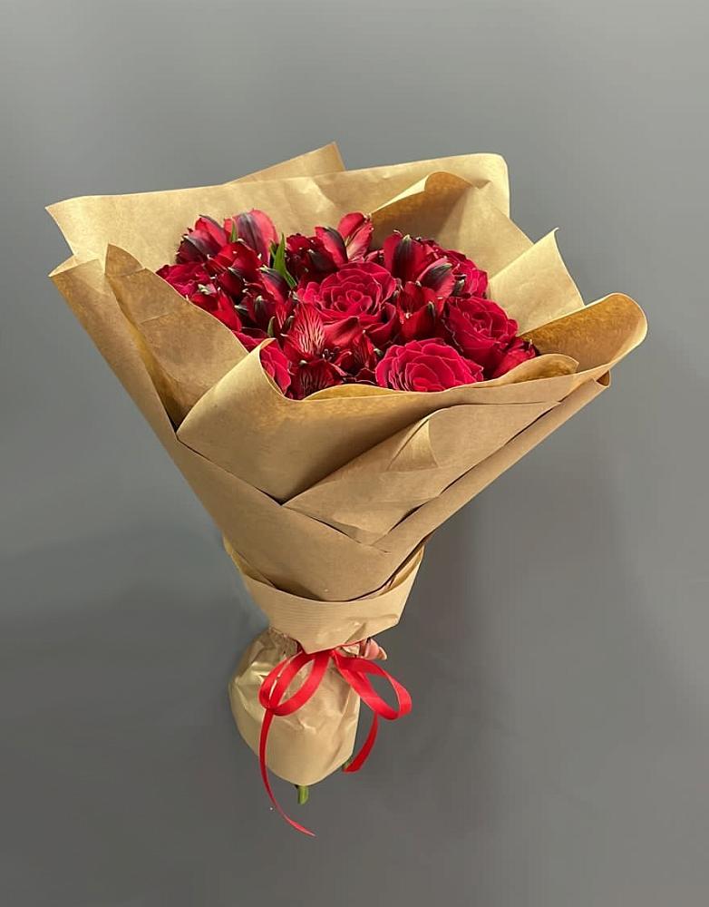 Букет цветов из: Альстромерии и Розы в Зубовой Поляне