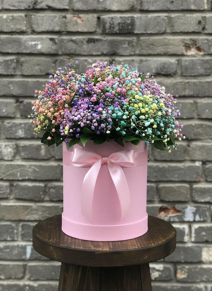 Цветочная композиция из Гипсофила и Розы в шляпной коробке в Зубовой Поляне