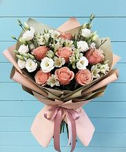 Букет цветов из:  Розы, Альстромерии и Лизиантусы #REPLACE_PRED# Зубовой Поляне