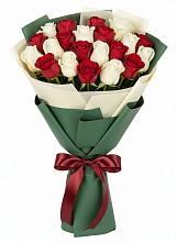 Букет Микс из красных и белых роз в Зубовой Поляне