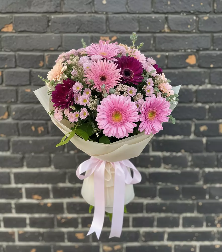 Букет цветов из: Герберы и Хризантемы в Зубовой Поляне