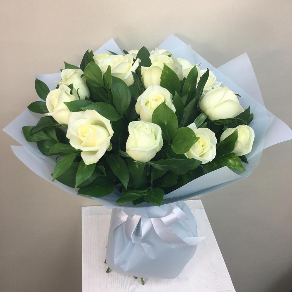 Букет 15 Белых роз Проуд в Зубовой Поляне