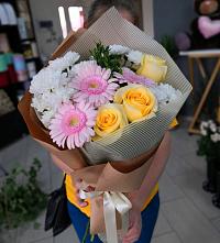 Букет цветов из:  Герберы, Розы и Хризантемы в Зубовой Поляне