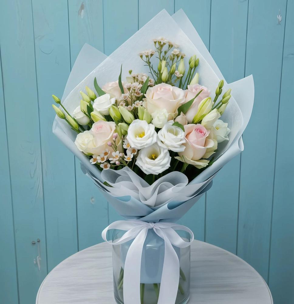 Букет цветов из: Розы и Лизиантусы в Зубовой Поляне