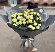 Букет Белые кустовые розы Солинеро в Зубовой Поляне