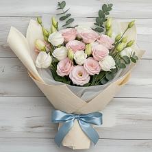 Букет цветов из:  Лизиантусы в Зубовой Поляне