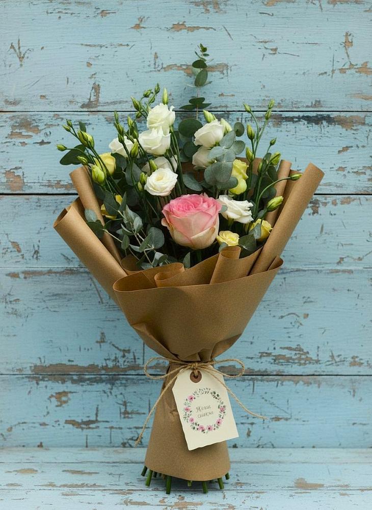 Букет цветов из: Розы и Лизиантусы в Зубовой Поляне