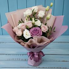 Букет цветов из:  Розы и Лизиантусы в Зубовой Поляне