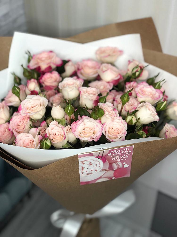 Букет цветов из: Розы в Зубовой Поляне