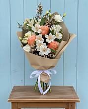 Букет цветов из:  Альстромерии, Лизиантусы, Розы и Хризантемы #REPLACE_PRED# Зубовой Поляне