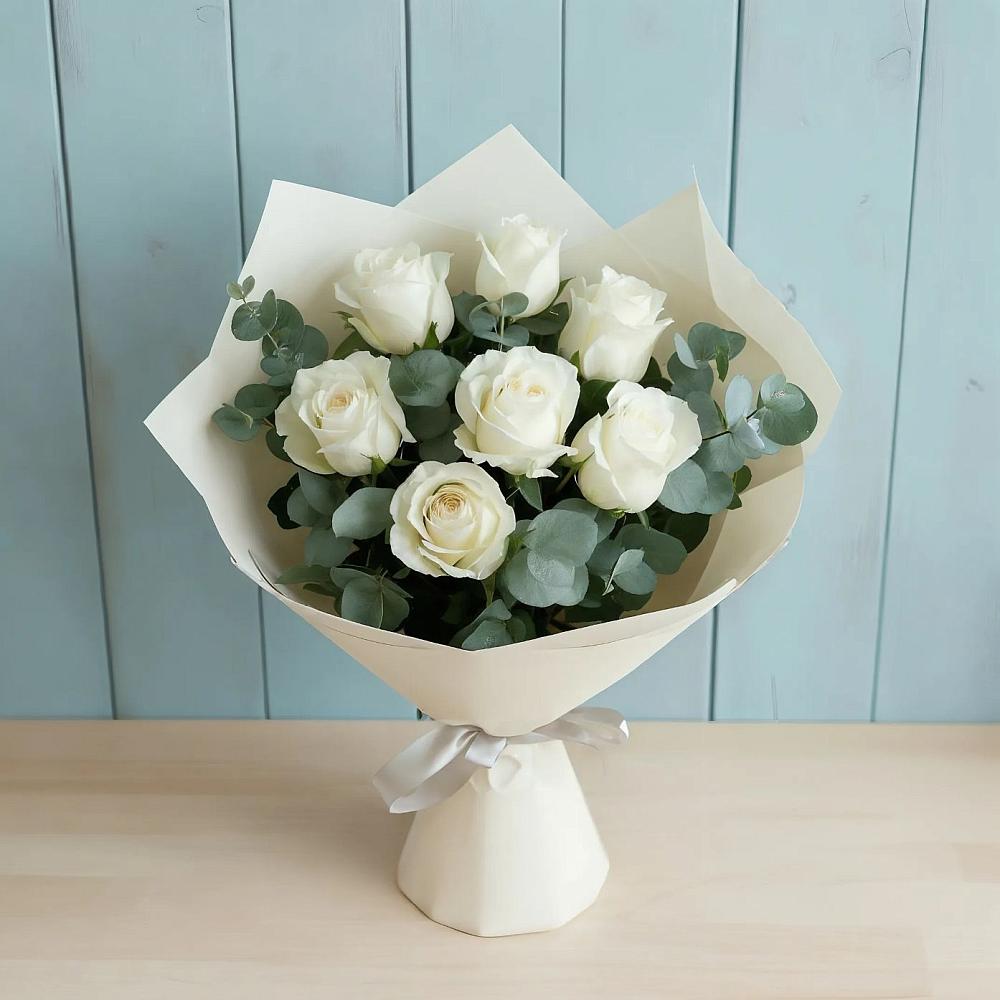 Букет Белые розы в Эвкалипте в Зубовой Поляне