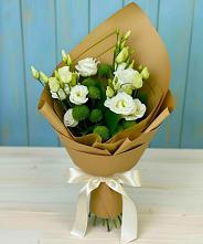 Букет цветов из:  Хризантемы и Лизиантусы в Зубовой Поляне