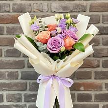 Букет цветов из:  Лизиантусы и Розы в Зубовой Поляне