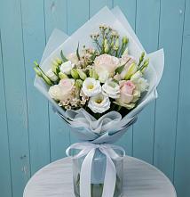 Букет цветов из:  Розы и Лизиантусы в Зубовой Поляне