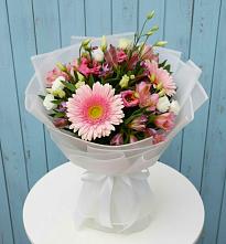 Букет цветов из:  Герберы, Альстромерии и Лизиантусы #REPLACE_PRED# Зубовой Поляне
