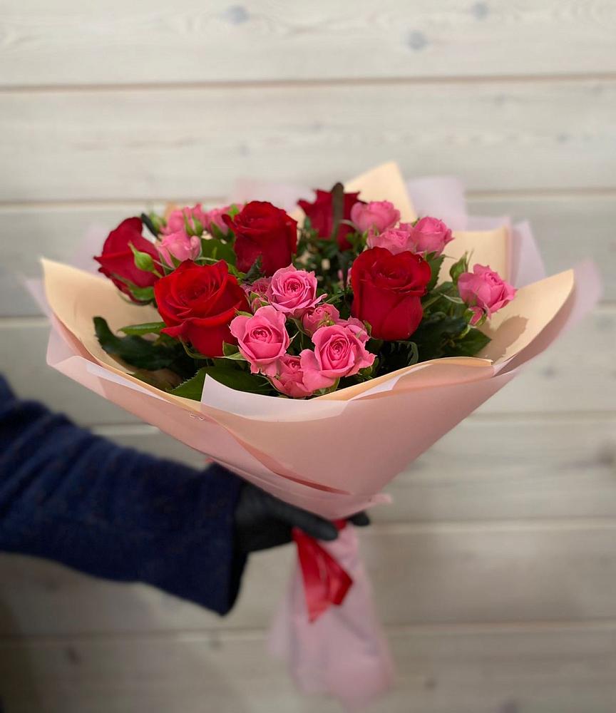 Букет цветов из: Розы в Зубовой Поляне