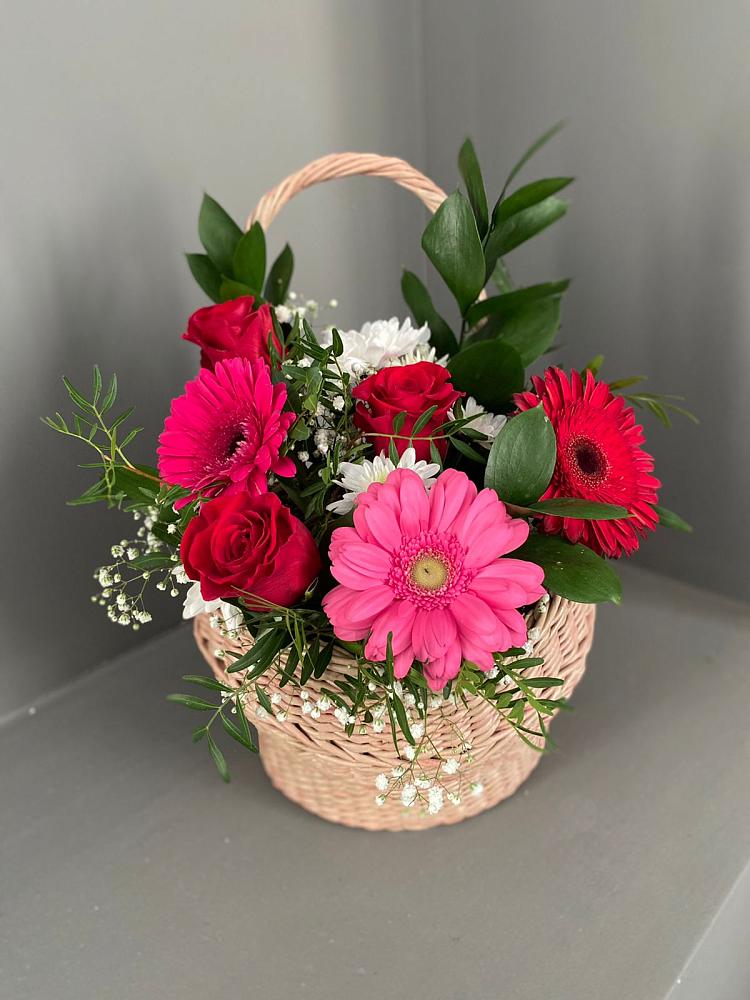 Цветочная композиция из Розы, Хризантемы и Герберы в корзине в Зубовой Поляне