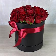 Цветочная композиция из Розы в шляпной коробке в Зубовой Поляне