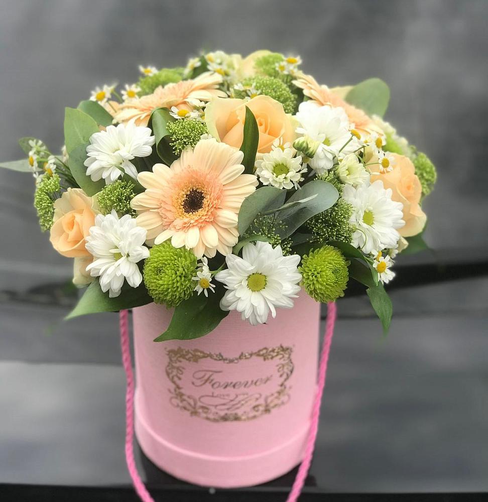 Цветочная композиция из Розы, Герберы и Хризантемы в шляпной коробке в Зубовой Поляне