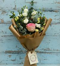 Букет цветов из:  Розы и Лизиантусы в Зубовой Поляне