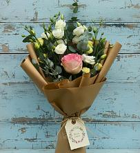 Букет цветов из:  Розы и Лизиантусы в Зубовой Поляне