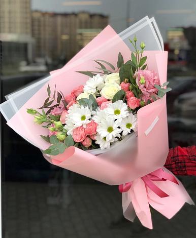 Букет цветов из: Розы, Лизиантусы и Хризантемы в Зубовой Поляне