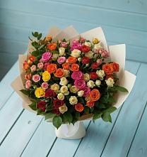 Букет Микс из разноцветных кустовых роз в Зубовой Поляне
